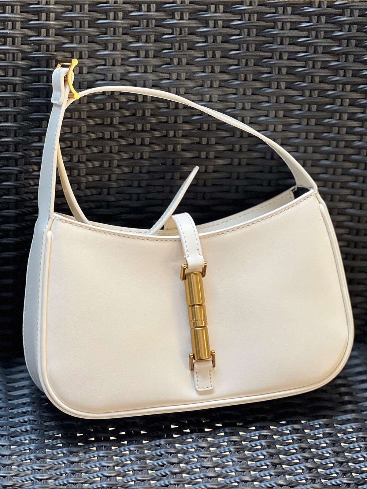 Roze clutch met bandje